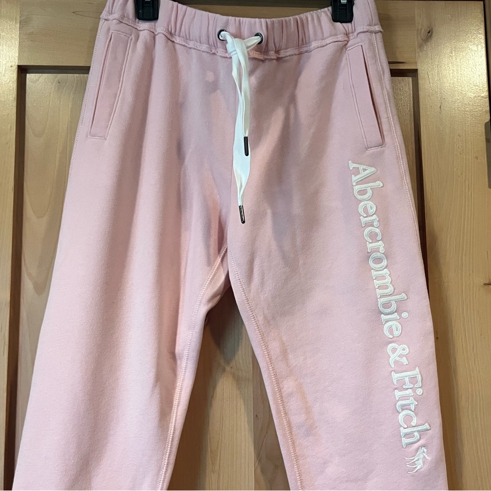 Abercrombie & Fitch pink joggers, Size: Medium - Picture 6 of 9